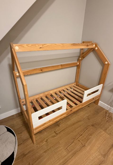 Łóżko dziecięce domek