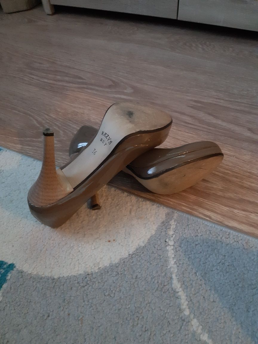 Buty na szpilkach roz.36