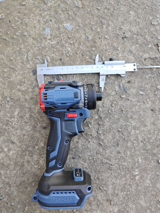 Дуже компактний безщітковий шуруповерт під акумулятори makita 18в