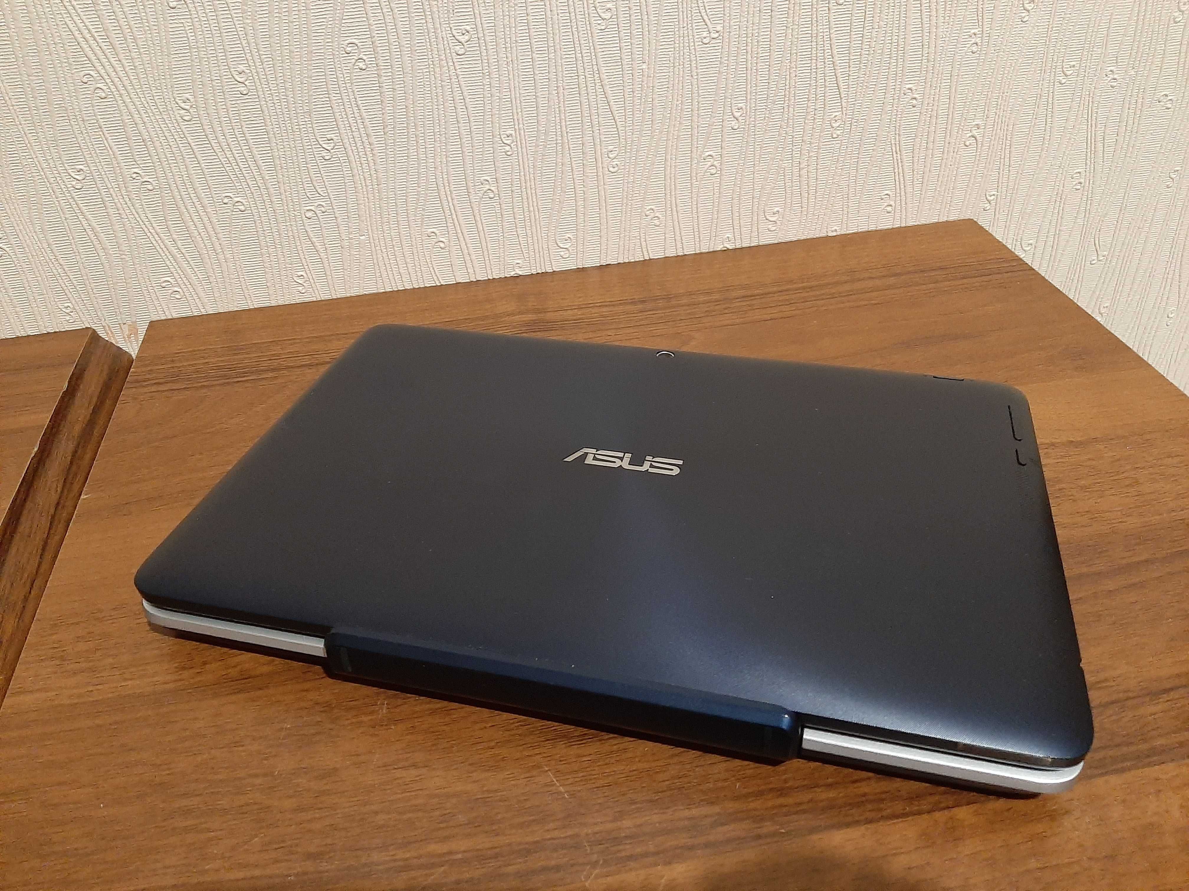 Ноутбук планшет ASUS Transformer Book T200TA-CP001H в робочому стані