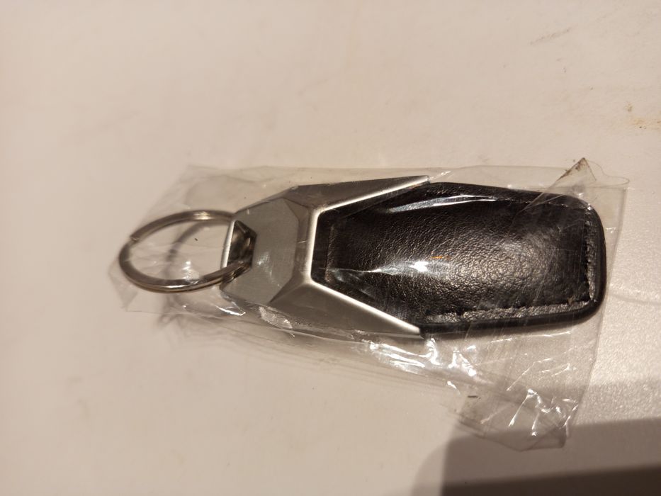 Nowy! Oryginalny OEM ASO Audi A4 brelok do pilota kluczy !