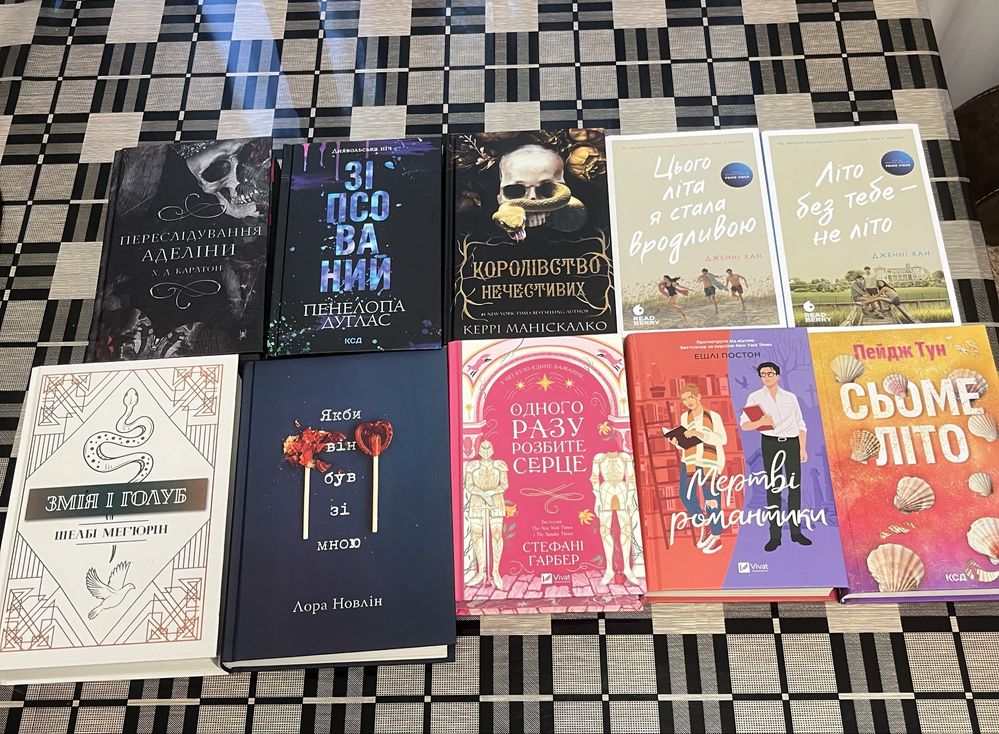Продаю книги в новому стані