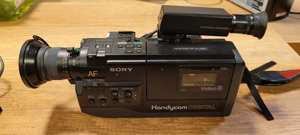 Kamera Sony Handycam Video 8 CCD-V50E