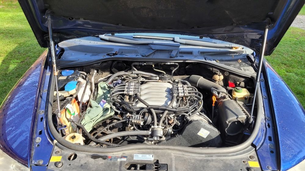 Volkswagen Touareg I benzyna/gaz 4.2 V8 32V 310Km 2004 r. (uszkodzony)