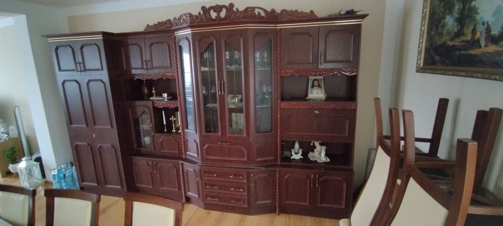 Meblościanka z koroną