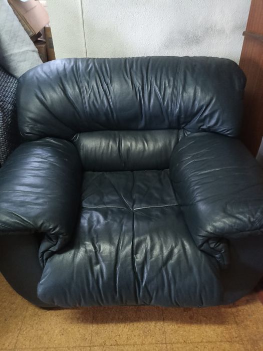 Poltrona de Pele em Azul Escuro