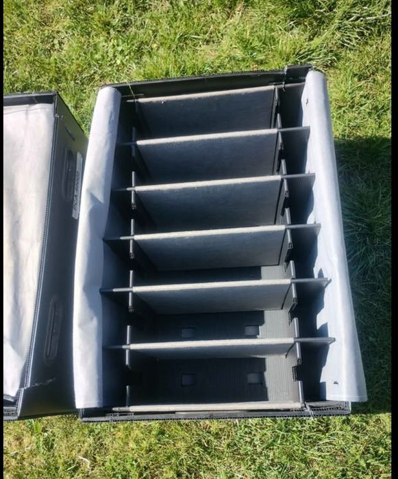 45 skrzyń modułowych z plastiku komorowego