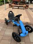 Gokart STAR na pedaly na pompowanych kolach – niebieski