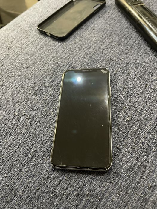 Продам телефон IPhone XS 64