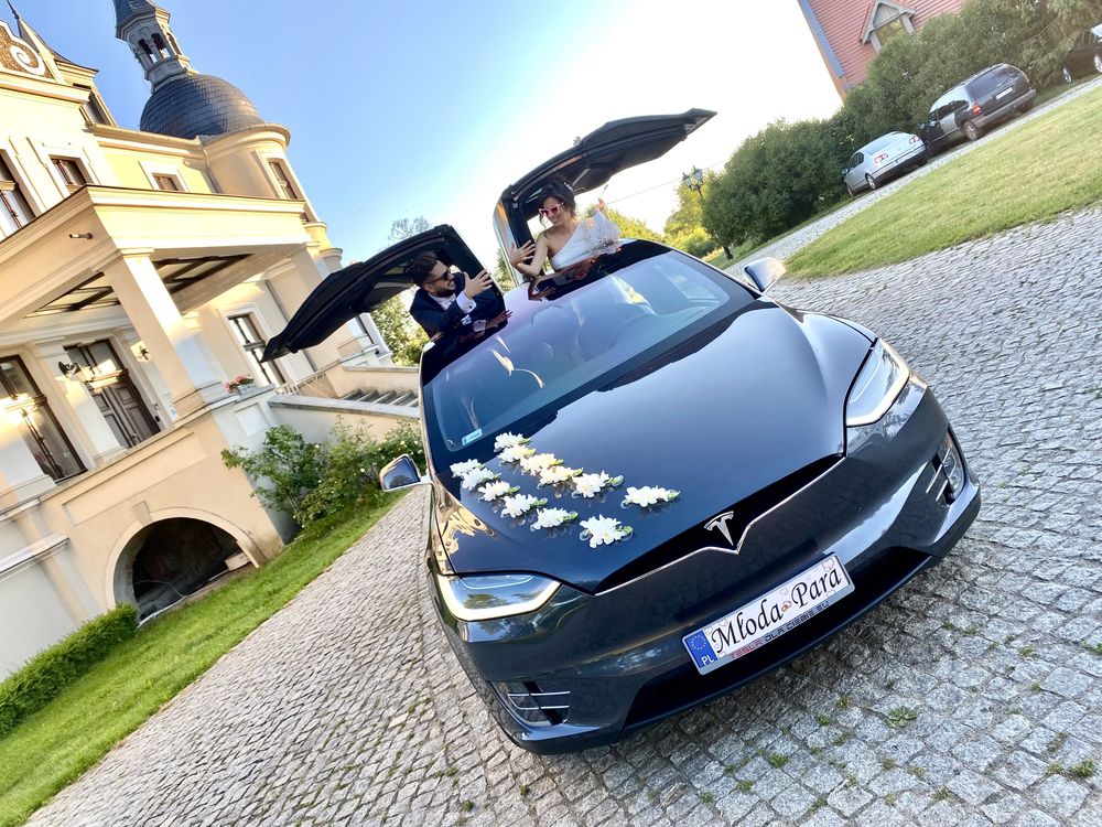 Auto do ślubu Tesla Model X Raven najem z kierowcą