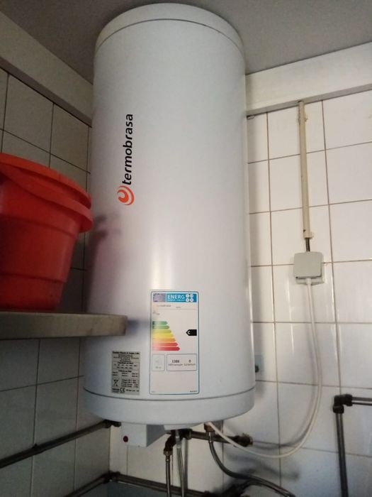 termoacumulador de agua em ferro