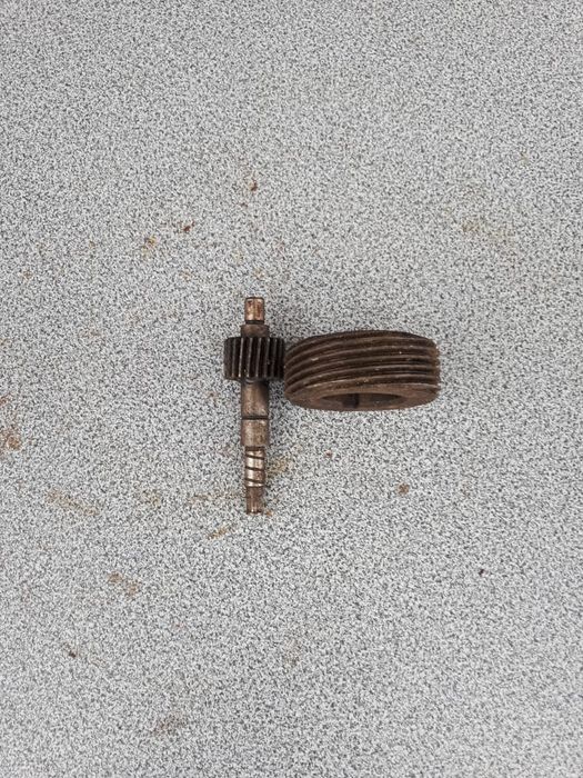 Шестерні приводу спідометра трос спідометра УРАЛ 4320/375 ( СРСР  )