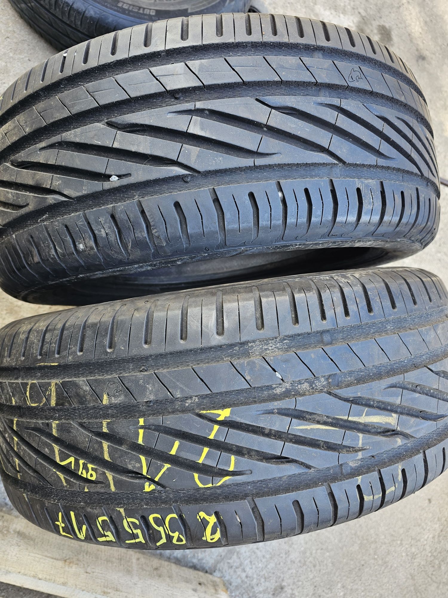 Opony Letnie-2szt- R17 235/55-8mm-Uniroyal