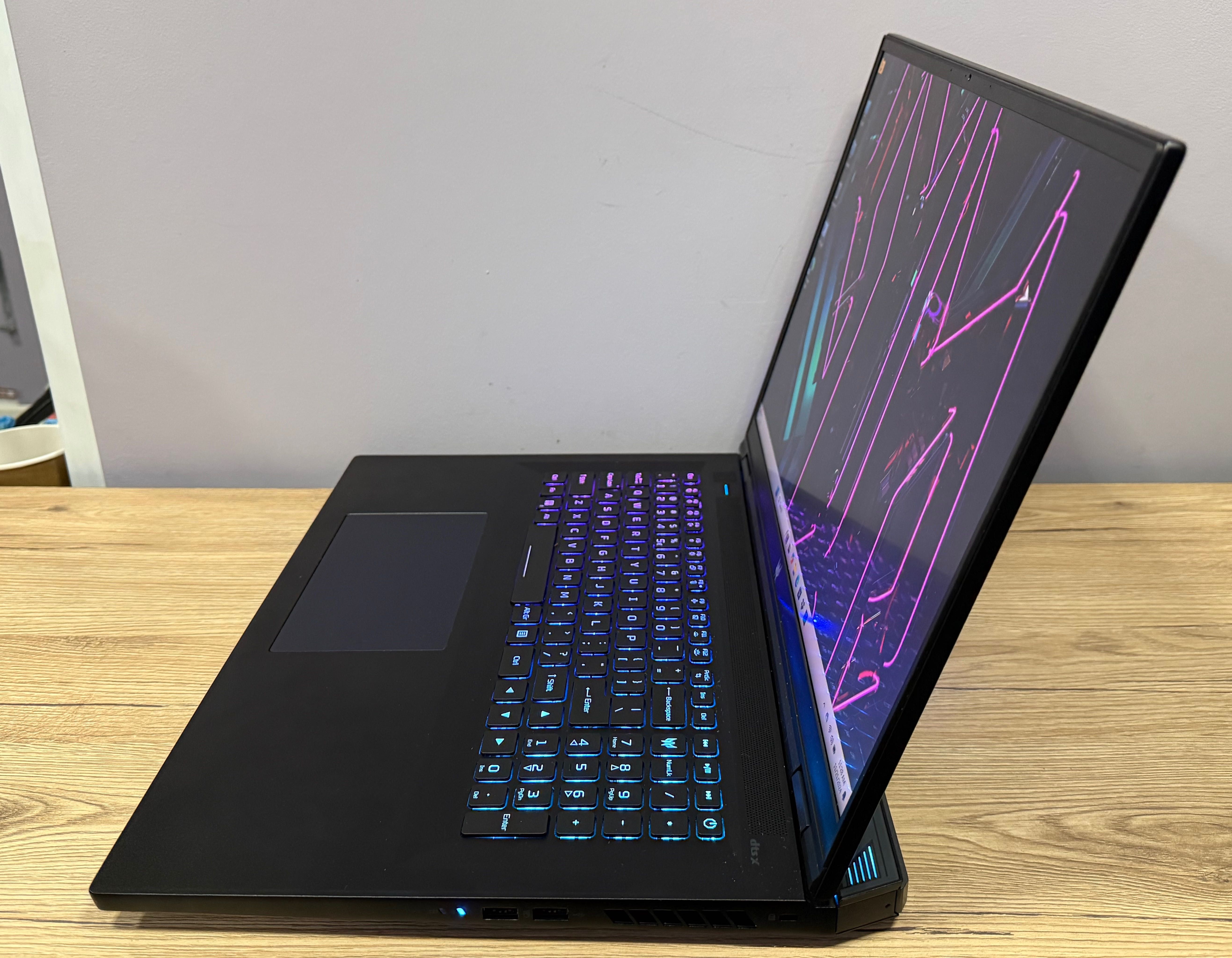Acer Predator Helios 18 i7 13700HX/16 Ram/ 1TB + 512/ RTX 4060/ WUXGA