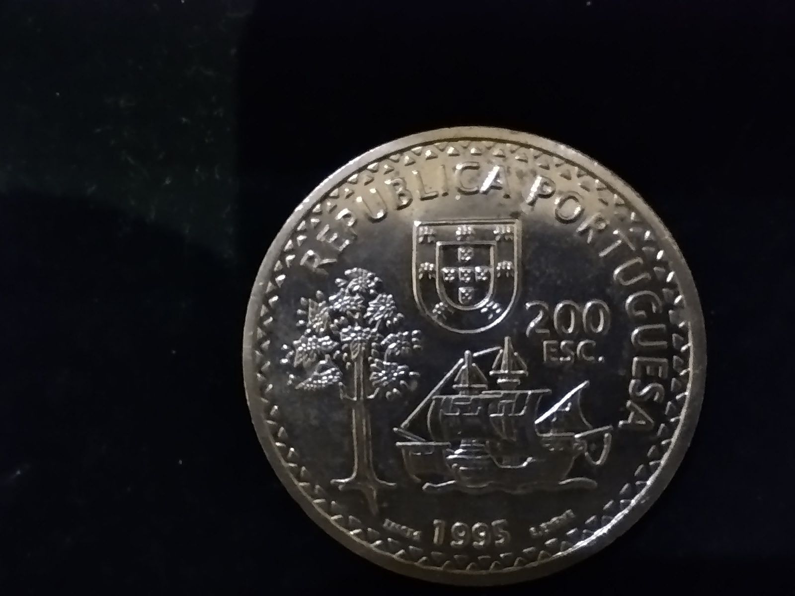 Moedas comemorativas de 200$ (Escudos).
Para selecionar as moe