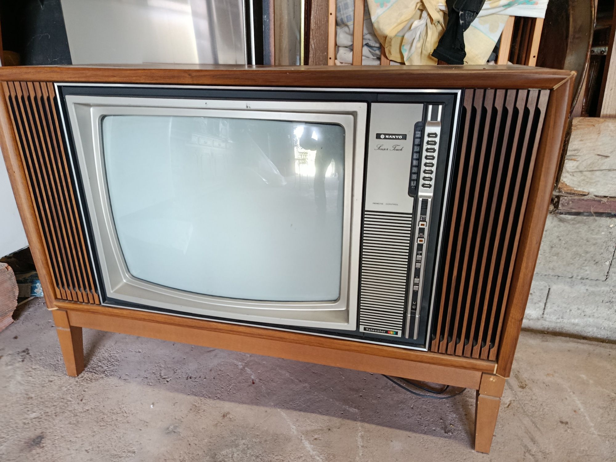 Televisão antiga SANYO
