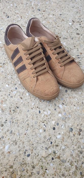 Sapato em cortiça natural