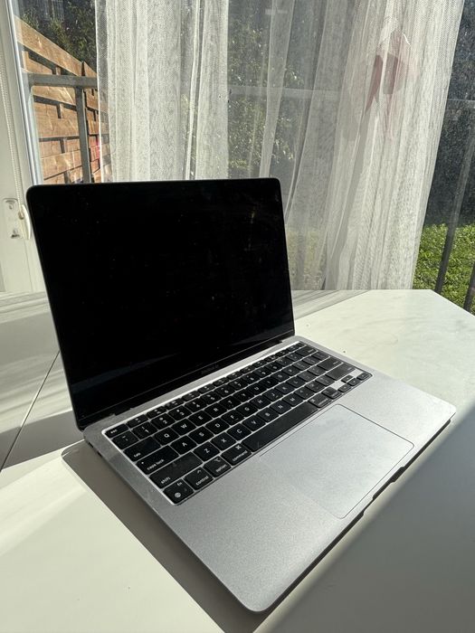Laptop Apple MacBook Air 13 A2337 • Apple M1 • 8GB • 256GB • 13″ SILVE