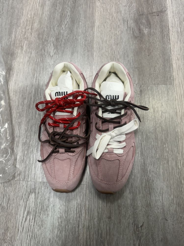 Adidasy New Balance Miu Miu