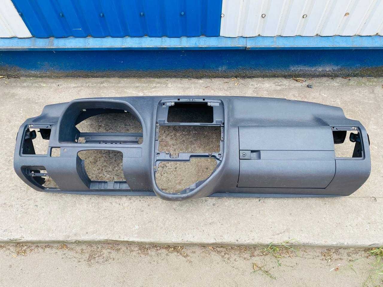 Торпедо Vito 638 2.2 Cdi панель приладів Віто 638 запчасти разборка