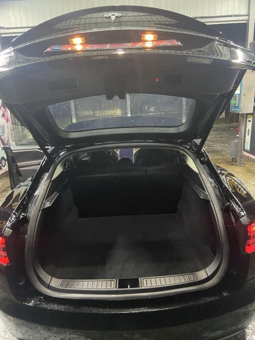 Тесла модел S 2013 року