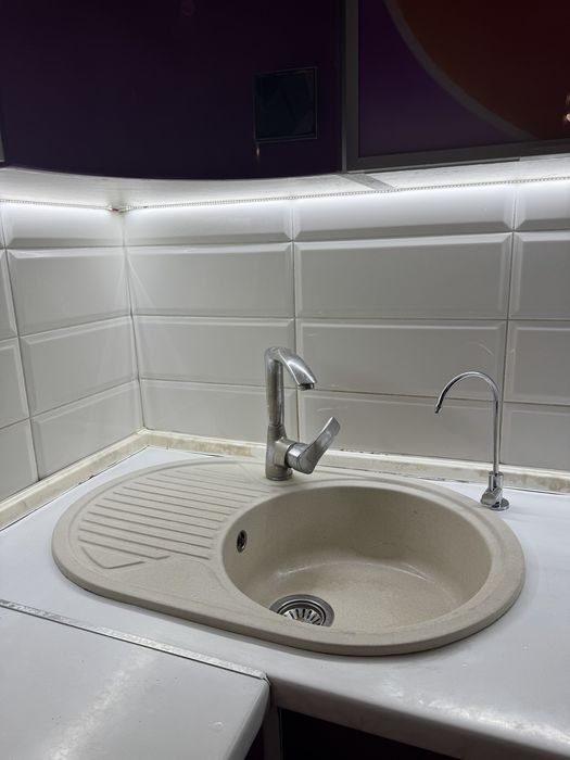 Практична Мийка із краном