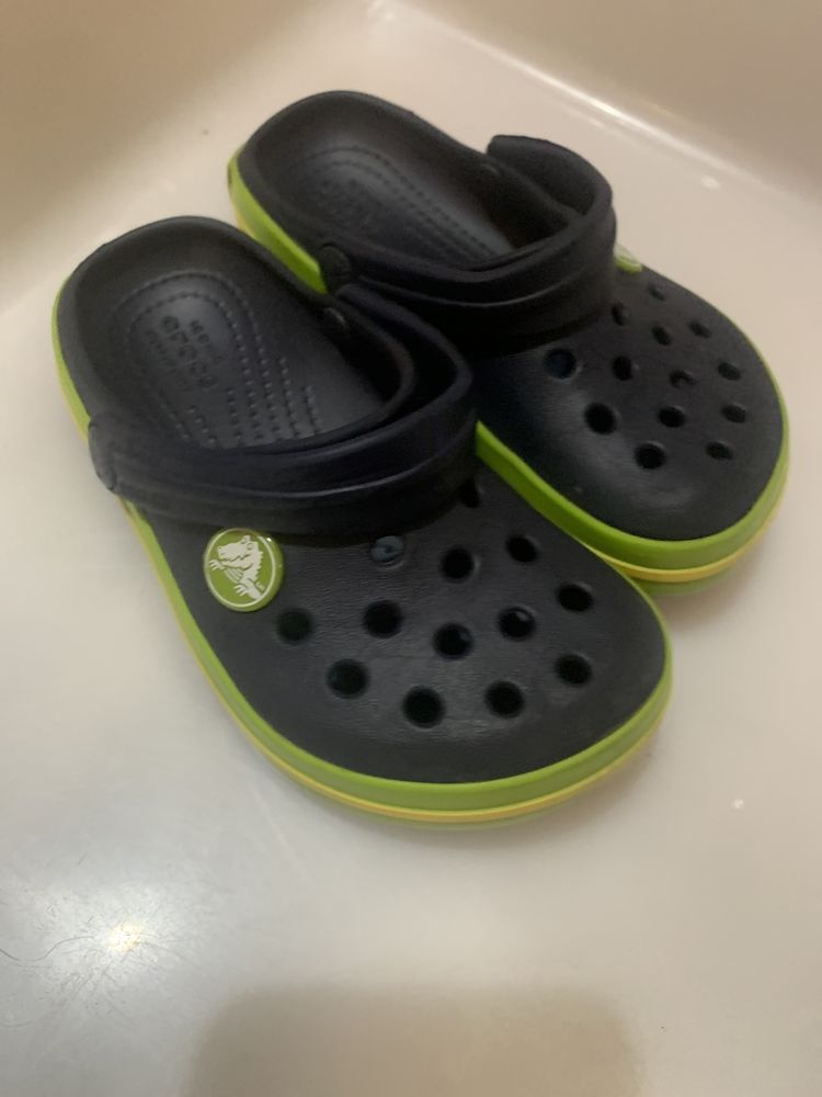 Crocs tamanho c8