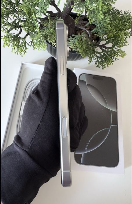 Iphone Идеал 16 Pro Max 256gb white Neverlock