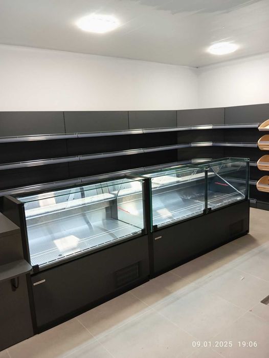 Гастрономічна напольна вітрина, холодильне обладнання - на складі