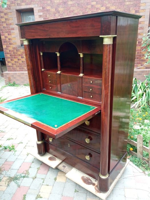 Реставрация старинной и антикварной мебели.