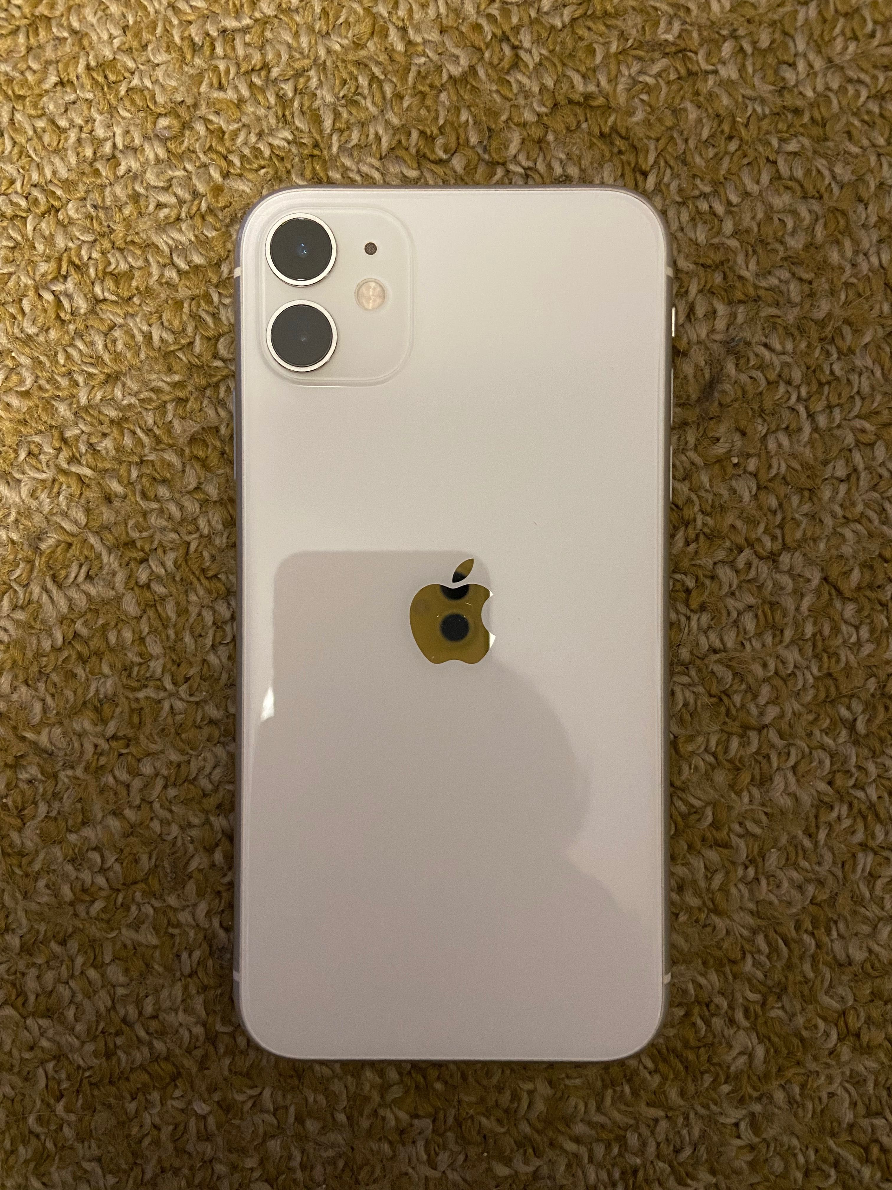 Telemóvel iPhone 11 branco