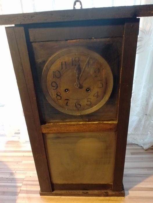 Zabytkowy zegar stojący