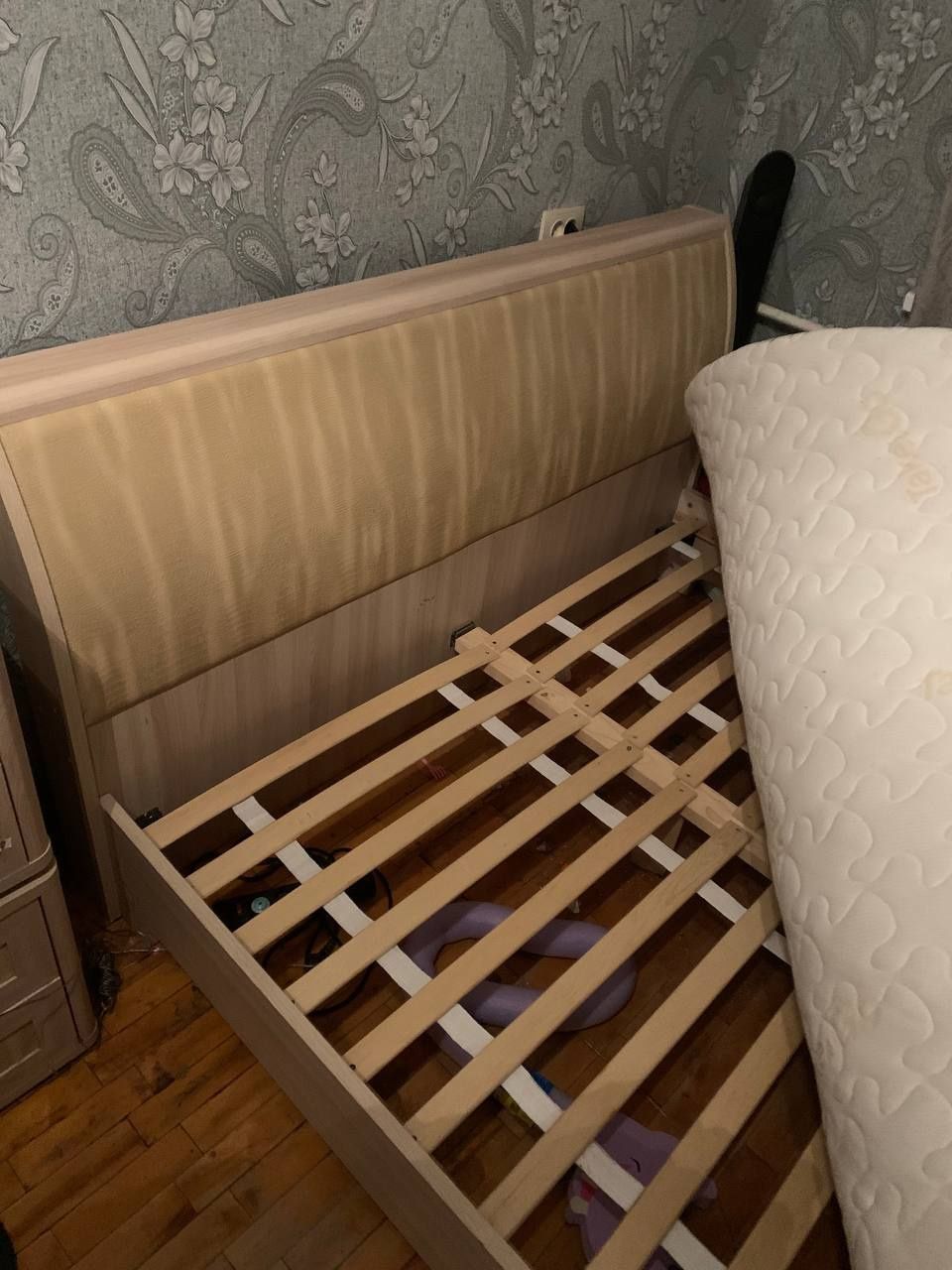 Кровать ,матрас+шкаф+тумби