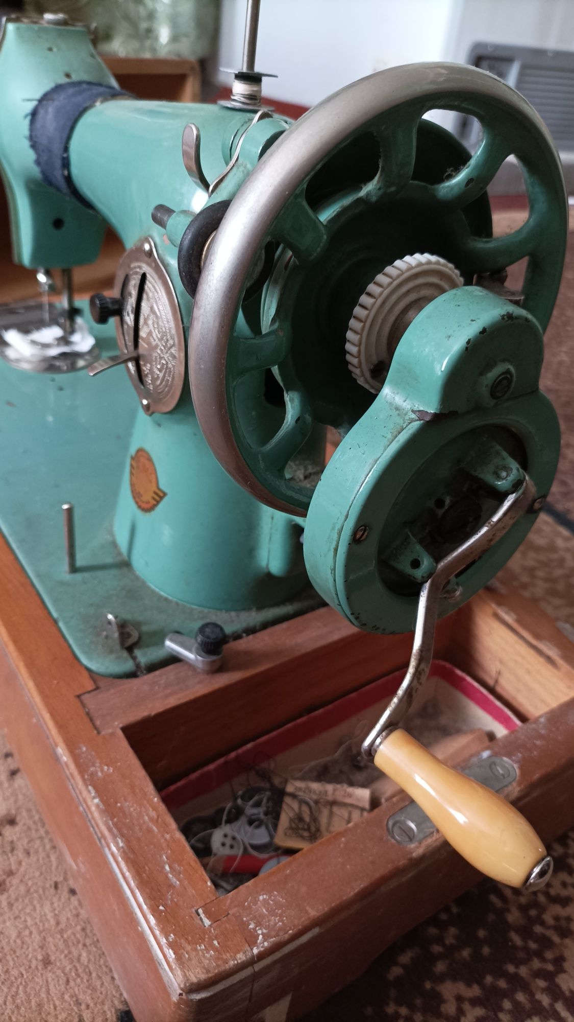 Ручна швейна машинка