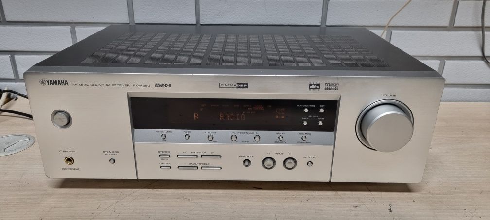 Amplituner YAMAHA RX-V350. Stereo. DOLBY DIGITAL dts
