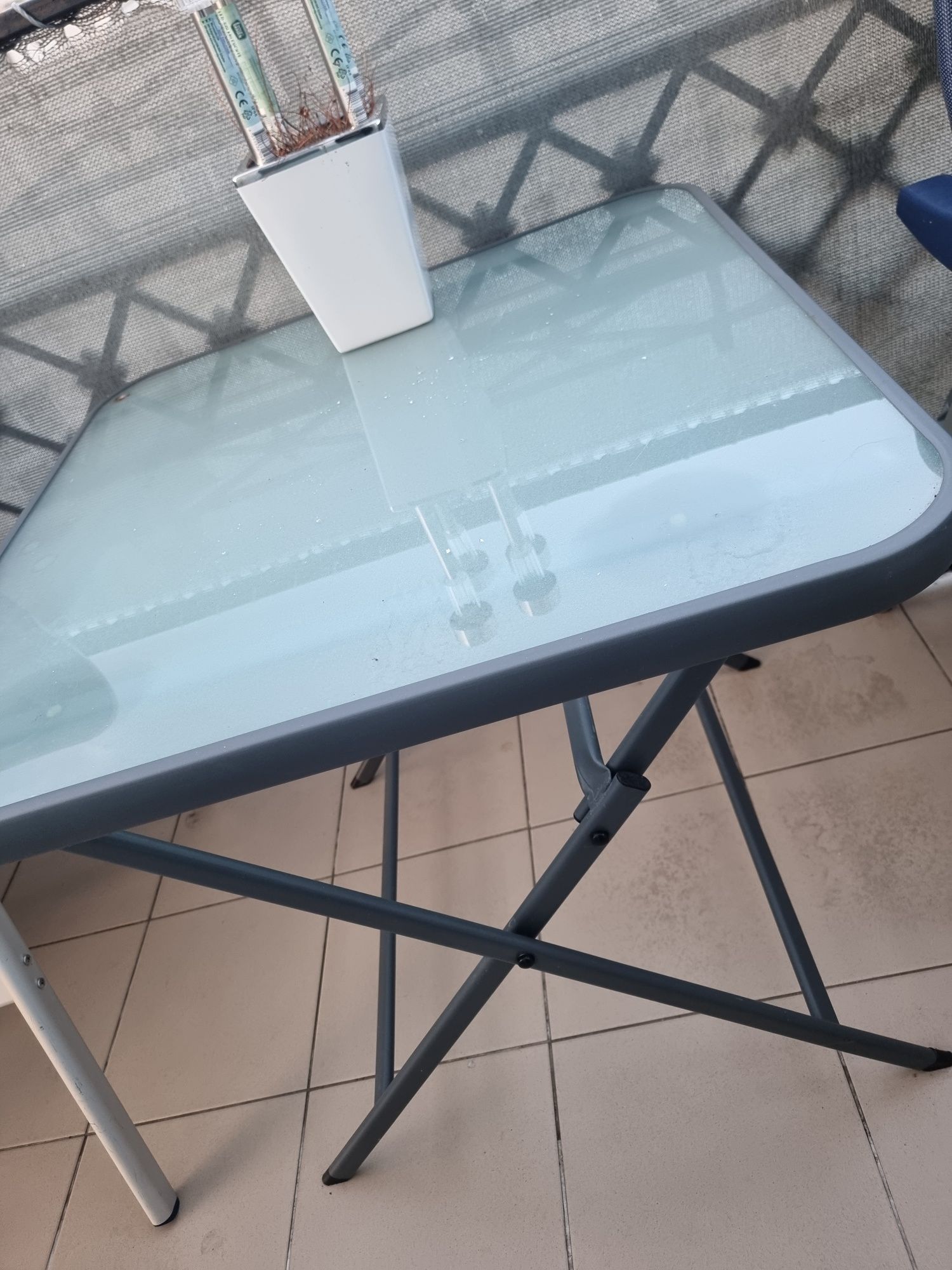 2 krzesła i stolik, balkon/ogród