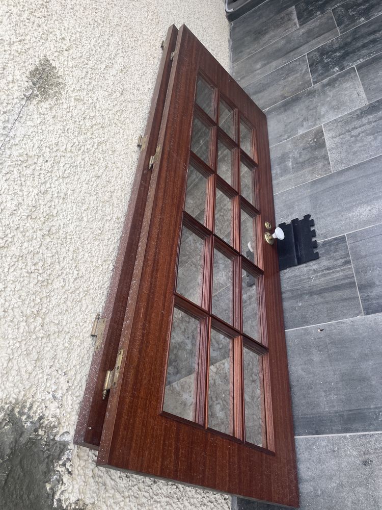 Porta em madeira maciça + portas interiores
