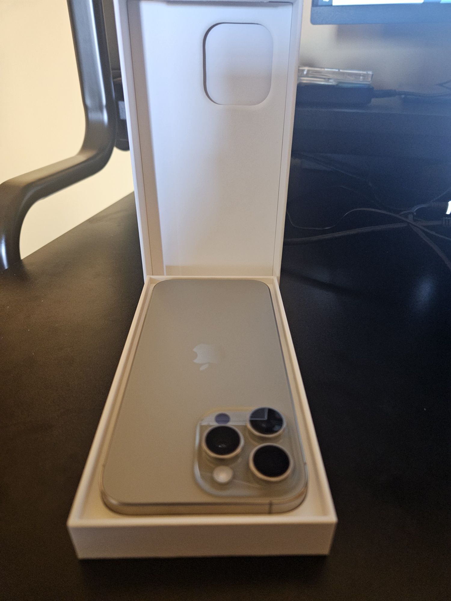 iPhone 16 Pro max 256GB nunca usado, com fatura