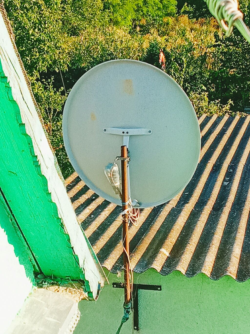 Антена для інтернета та супутникова