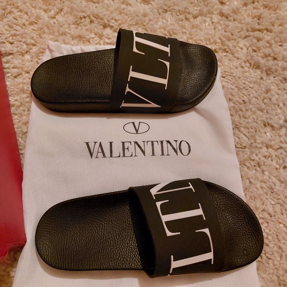 Шлепанцы.  Valentino