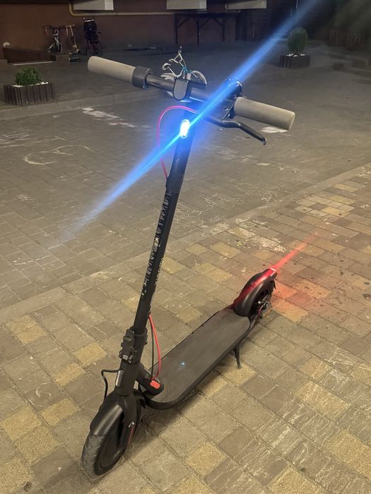Електросамокат Xiaomi Mi Electric Scooter 4