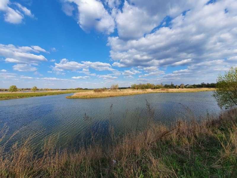Продаж землі на березі річки під комплекс відпочинку  100 км від Київа