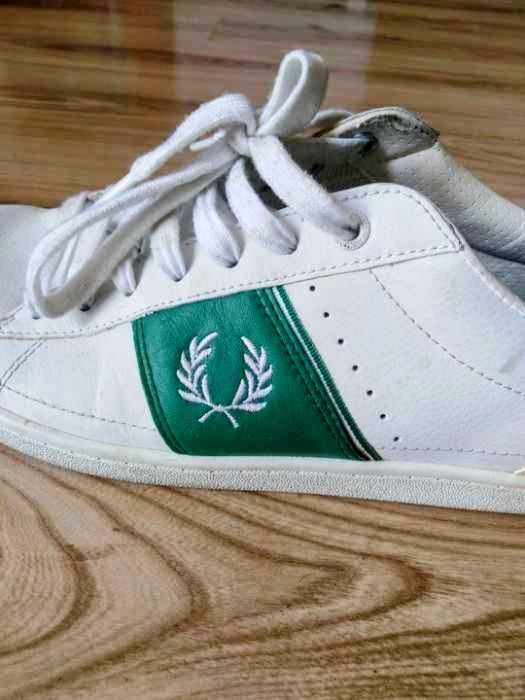 FRED PERRY. Markowe buty.