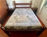 Mobilia quarto em madeira de Castanho