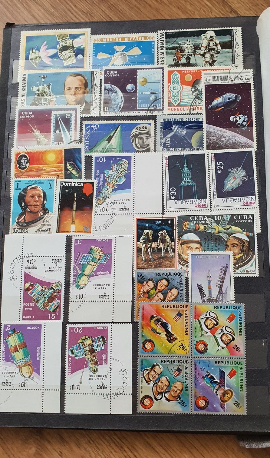 Klaser znaczki pocztowe filatelistyka PRL różne kwiaty koty kosmos