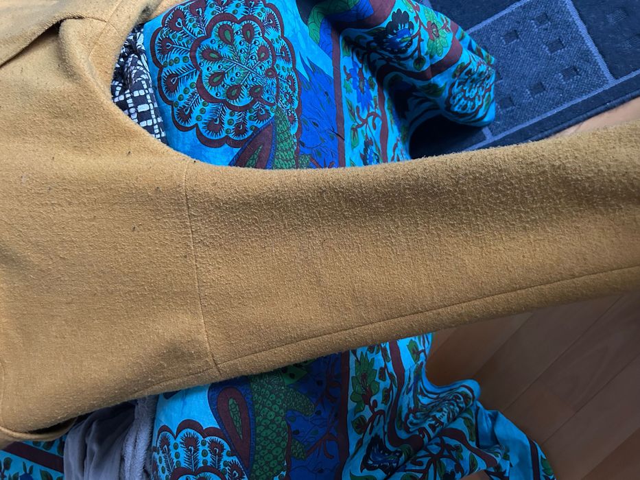 Żółty płaszcz Monnari