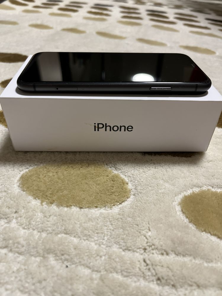 Продам IPhone 11 на 64ГБ