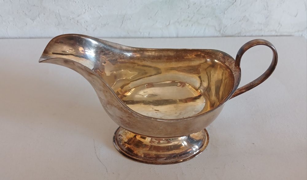 Вінтажна посріблена соусниця
