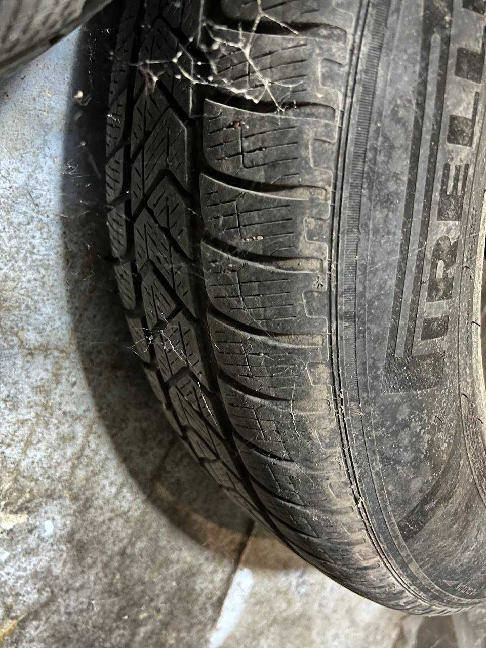 Зимова гума Pirelli Scorpion Winter 215/65 R17 та диски тітанові.