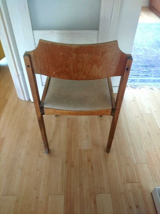Drewniane krzesło szerokie, wysokie PRL